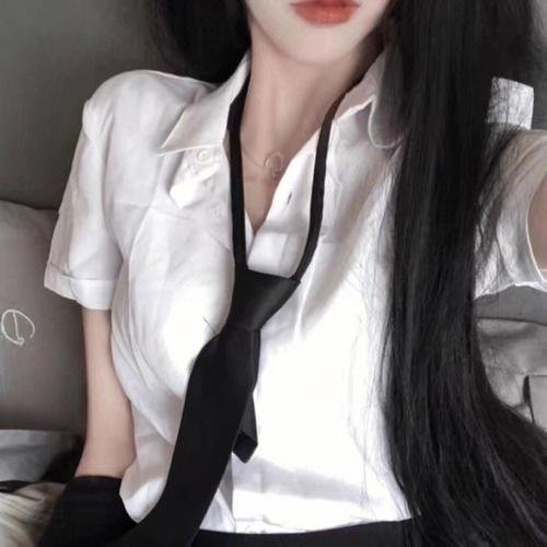 铁路的白蔷薇